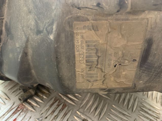 bontott AUDI A4 B5 Jobb Fényszóró