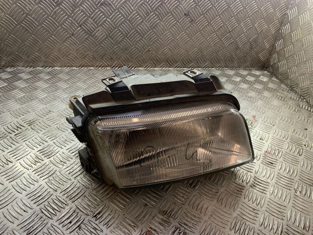 bontott AUDI A4 B5 Jobb Fényszóró