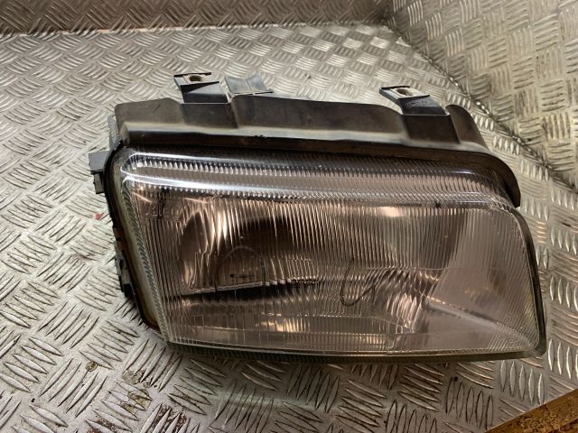 bontott AUDI A4 B5 Jobb Fényszóró