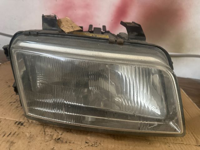 bontott AUDI A4 B5 Jobb Fényszóró