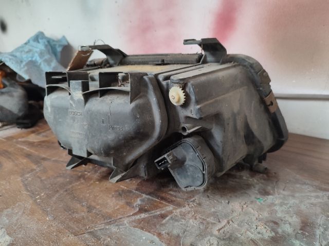 bontott AUDI A4 B5 Jobb Fényszóró