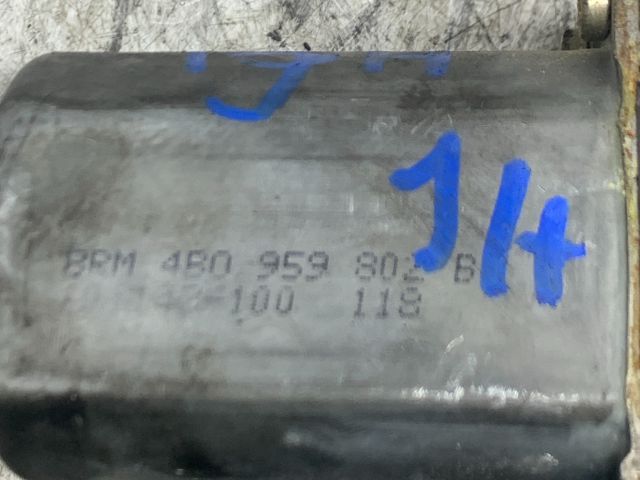 bontott AUDI A4 B5 Jobb hátsó Ablakemelő Motor