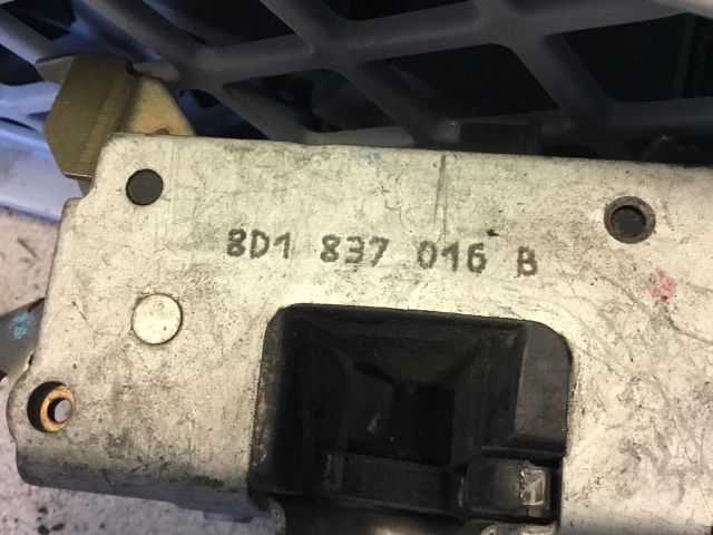 bontott AUDI A4 B5 Jobb hátsó Ajtózár