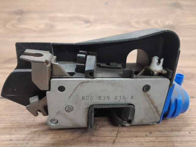 bontott AUDI A4 B5 Jobb hátsó Ajtózár