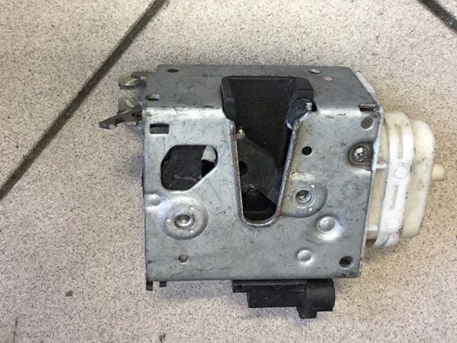 bontott AUDI A4 B5 Jobb hátsó Ajtózár