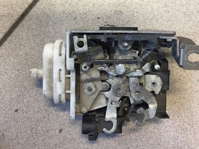 bontott AUDI A4 B5 Jobb hátsó Ajtózár