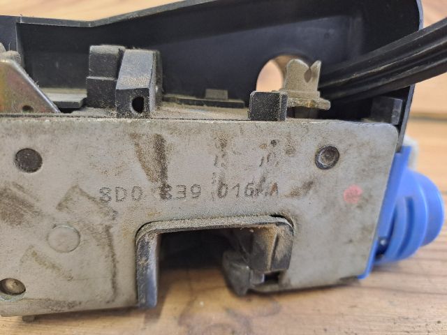 bontott AUDI A4 B5 Jobb hátsó Ajtózár