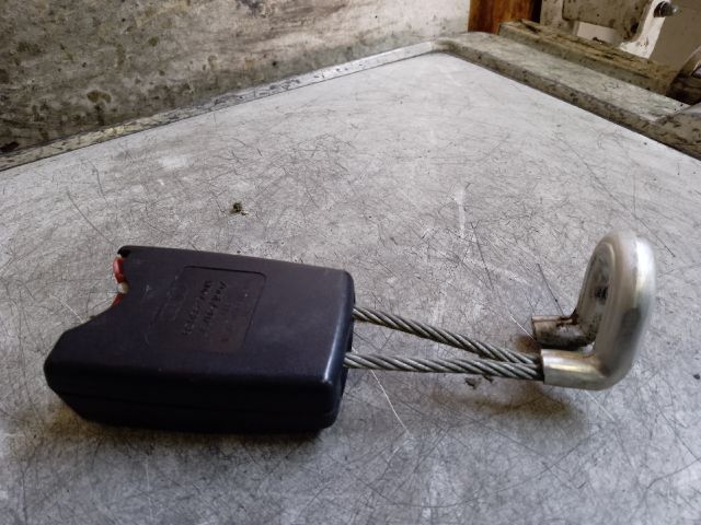 bontott AUDI A4 B5 Jobb hátsó Biztonsági Öv Csat