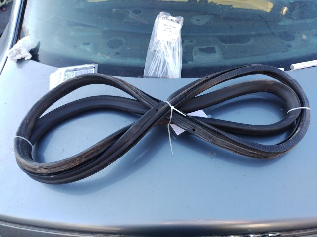 bontott AUDI A4 B5 Jobb hátsó Gumikéder