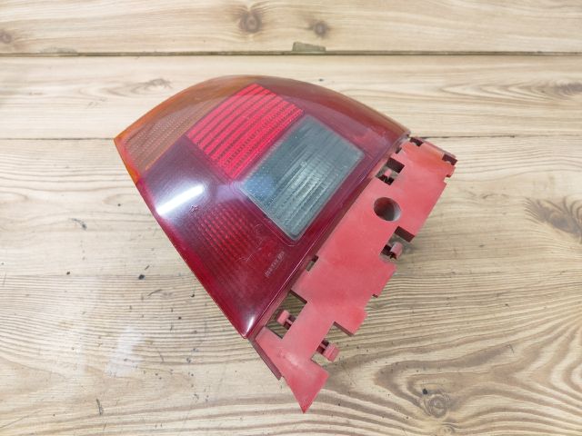 bontott AUDI A4 B5 Jobb Hátsó Lámpa