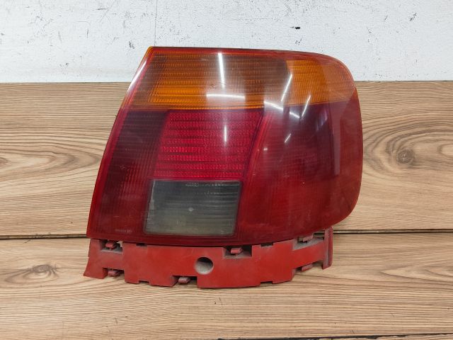 bontott AUDI A4 B5 Jobb Hátsó Lámpa