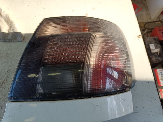 bontott AUDI A4 B5 Jobb Hátsó Lámpa