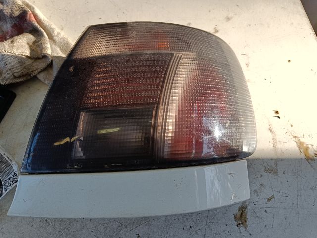 bontott AUDI A4 B5 Jobb Hátsó Lámpa