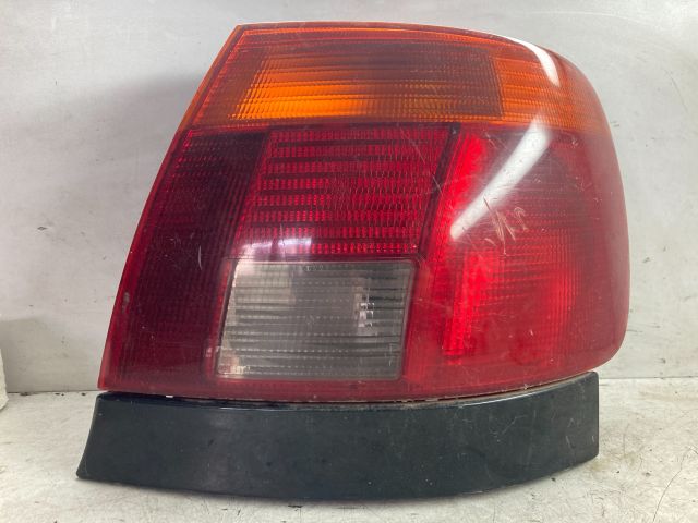 bontott AUDI A4 B5 Jobb Hátsó Lámpa