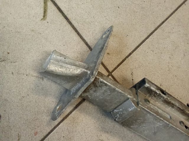 bontott AUDI A4 B5 Jobb hátsó Lökhárító Merevítő (Fém)