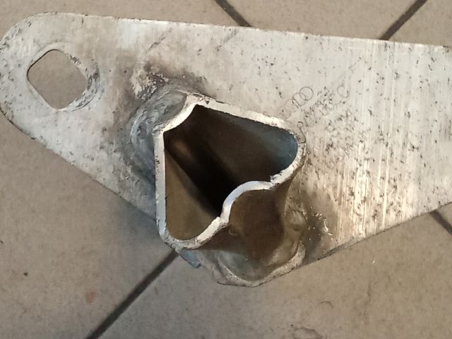 bontott AUDI A4 B5 Jobb hátsó Lökhárító Merevítő (Fém)