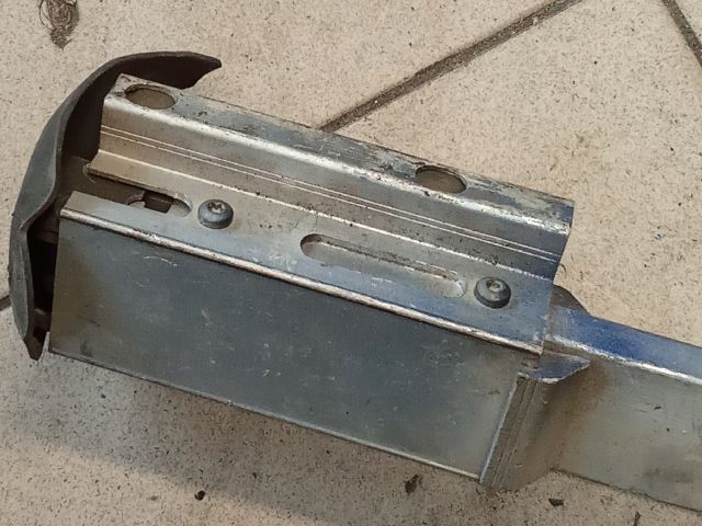 bontott AUDI A4 B5 Jobb hátsó Lökhárító Merevítő (Fém)