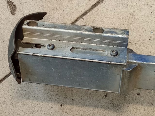 bontott AUDI A4 B5 Jobb hátsó Lökhárító Merevítő (Fém)