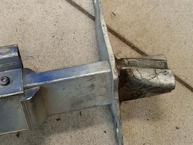 bontott AUDI A4 B5 Jobb hátsó Lökhárító Merevítő (Fém)