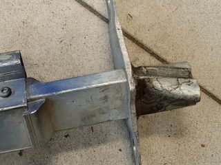 bontott AUDI A4 B5 Jobb hátsó Lökhárító Merevítő (Fém)