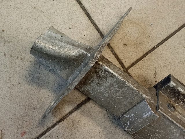 bontott AUDI A4 B5 Jobb hátsó Lökhárító Merevítő (Fém)