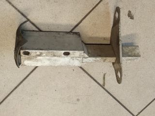 bontott AUDI A4 B5 Jobb hátsó Lökhárító Merevítő (Fém)