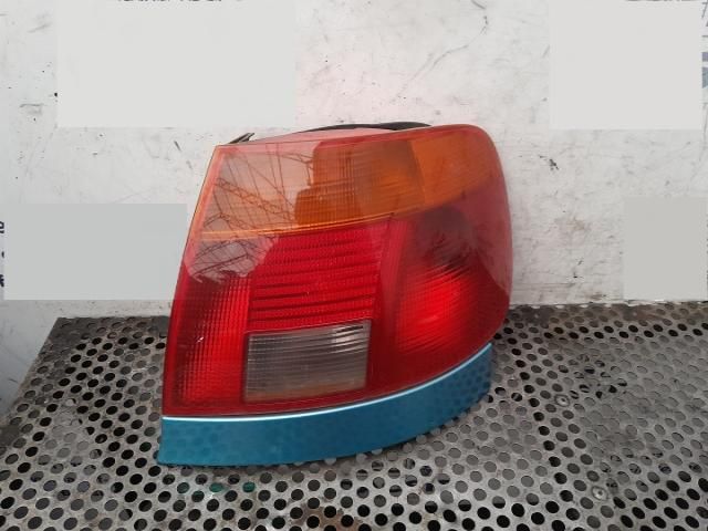bontott AUDI A4 B5 Jobb Külső Hátsó Lámpa
