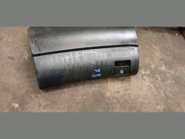 bontott AUDI A4 B5 Kesztyűtartó