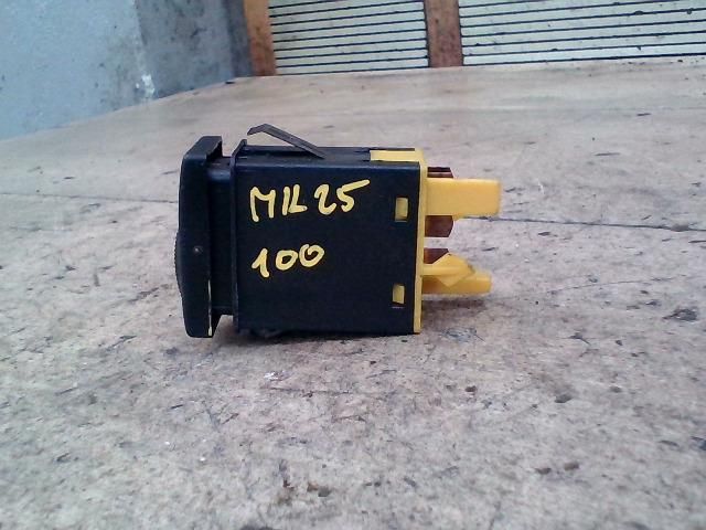 bontott AUDI A4 B5 Ködfényszóró (Pozíciófüggetlen)