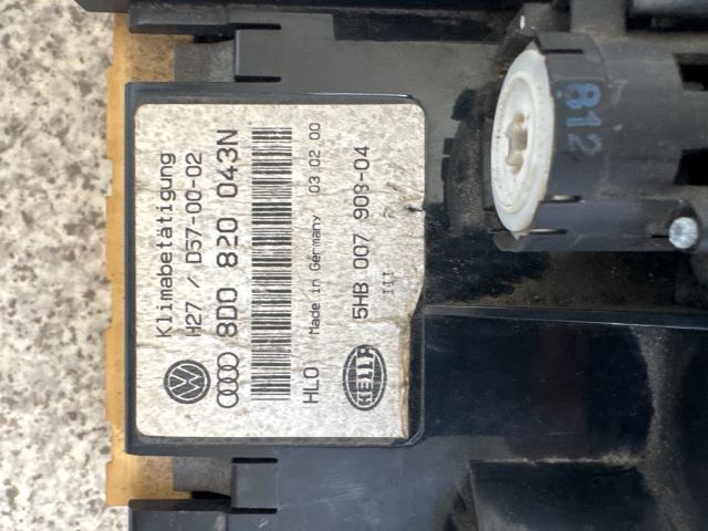 bontott AUDI A4 B5 Középkonzol Vezérlő Panel