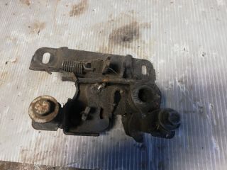 bontott AUDI A4 B5 Motorháztető Zárszerkezet