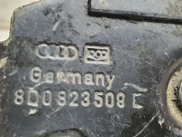 bontott AUDI A4 B5 Motorháztető Zárszerkezet