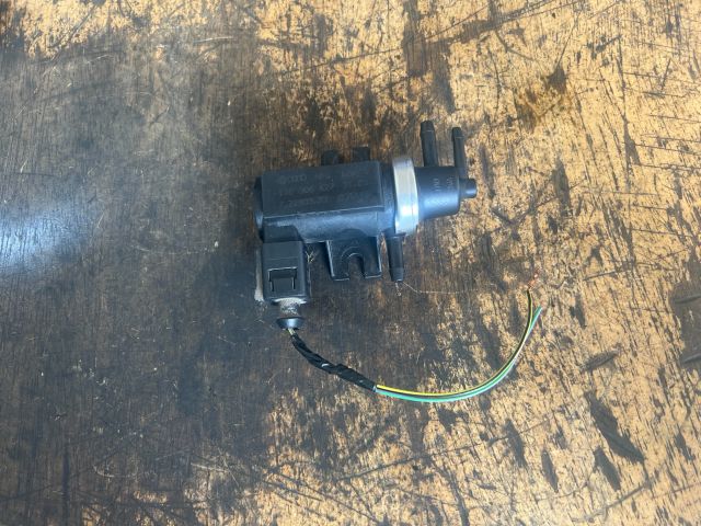 bontott AUDI A4 B5 Nyomásszabályzó Szelep