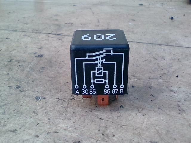 bontott AUDI A4 B5 Relé