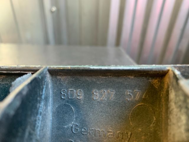 bontott AUDI A4 B5 Rendszámtábla Világítás Keret