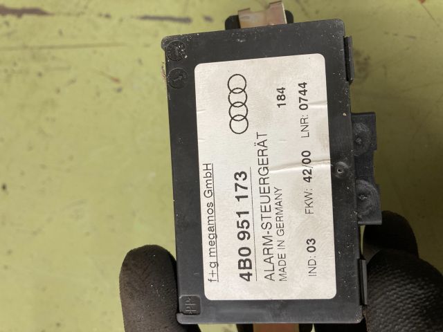 bontott AUDI A4 B5 Riasztó Központ