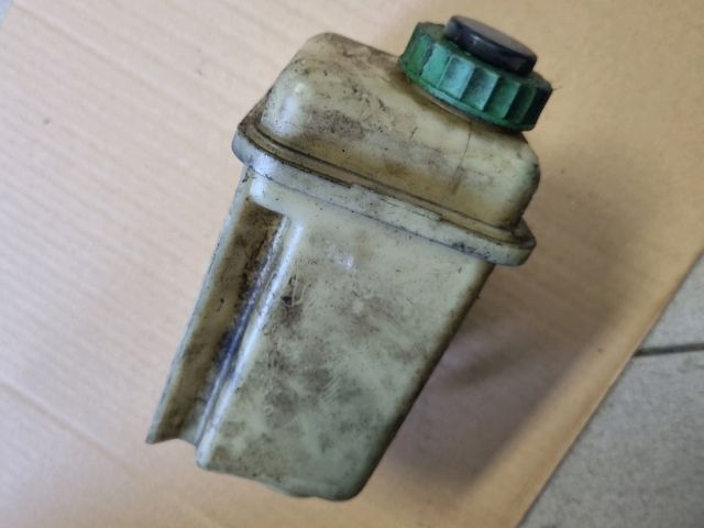 bontott AUDI A4 B5 Szervóolaj Tartály