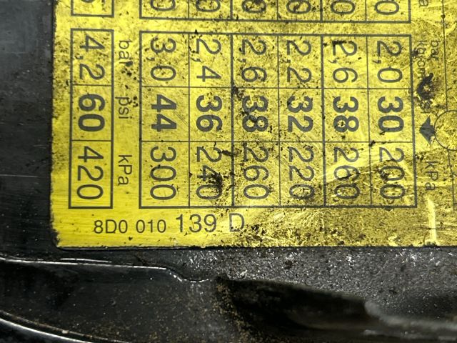 bontott AUDI A4 B5 Tankajtó