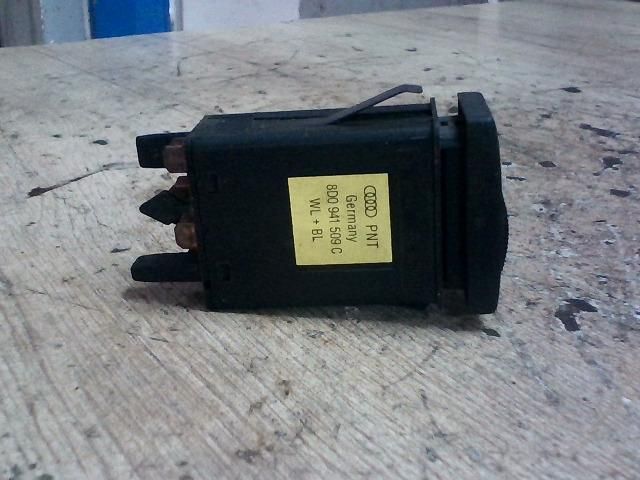 bontott AUDI A4 B5 Vészvillogó Kapcsoló