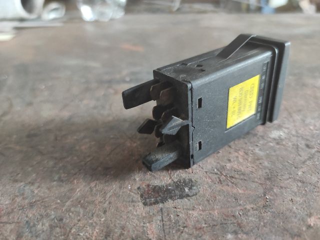 bontott AUDI A4 B5 Vészvillogó Kapcsoló