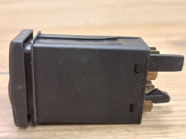 bontott AUDI A4 B5 Vészvillogó Kapcsoló