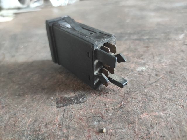 bontott AUDI A4 B5 Vészvillogó Kapcsoló