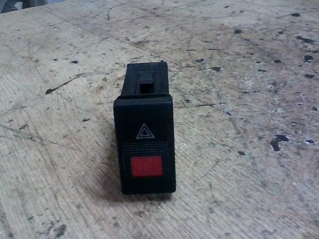 bontott AUDI A4 B5 Vészvillogó Kapcsoló