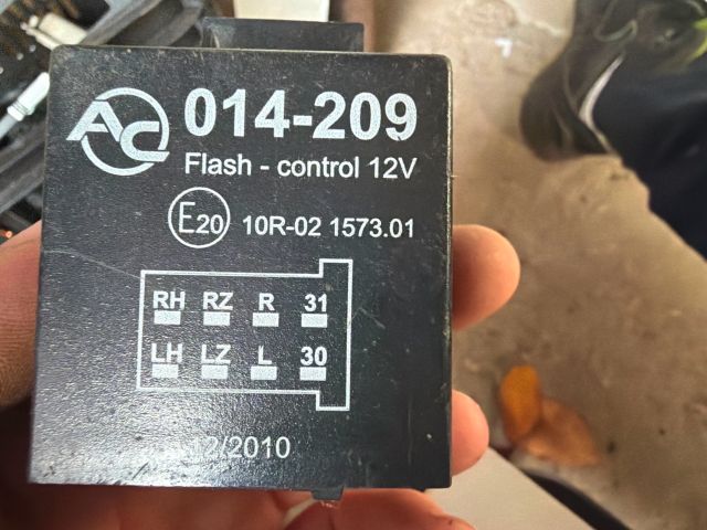 bontott AUDI A4 B5 Vonóhorog Elektronika