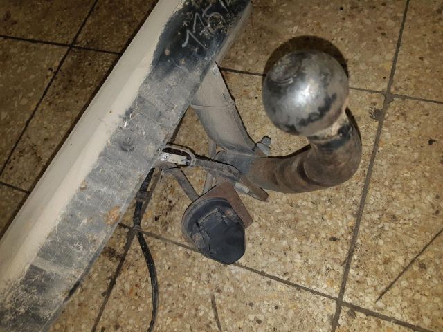 bontott AUDI A4 B5 Vonóhorog