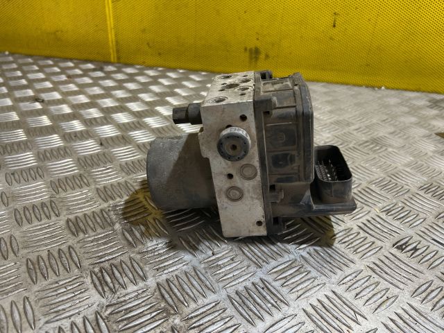 bontott AUDI A4 B6 ABS Kocka