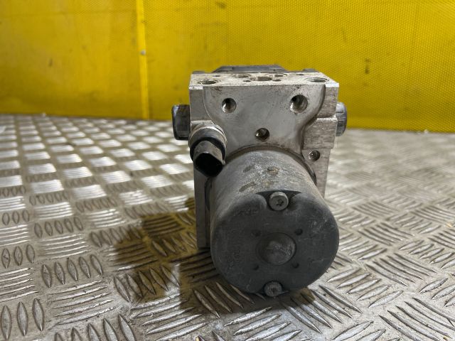 bontott AUDI A4 B6 ABS Kocka