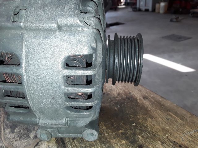 bontott AUDI A4 B6 Generátor