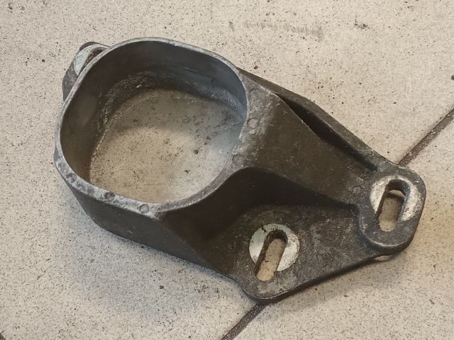 bontott AUDI A4 B6 Motor Tartó Bak (Pozíciófüggetlen)