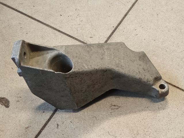 bontott AUDI A4 B6 Motor Tartó Bak (Pozíciófüggetlen)